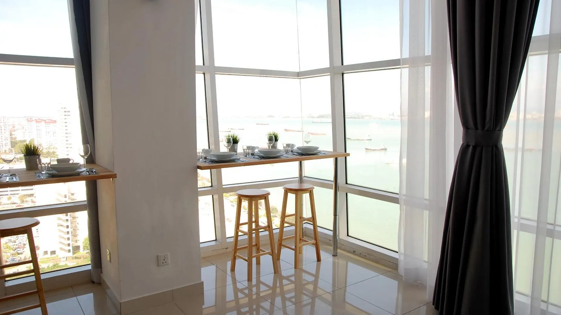 Maritime Luxury Suite Seaview Sunrise George Town