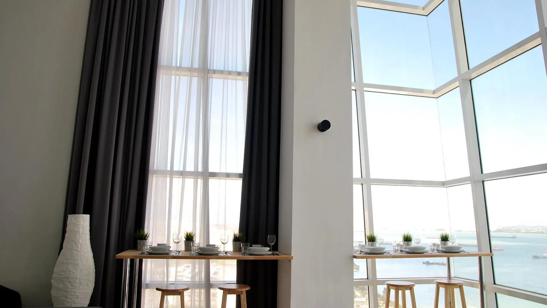 Apartment Maritime Luxury Suite Seaview Sunrise George Town