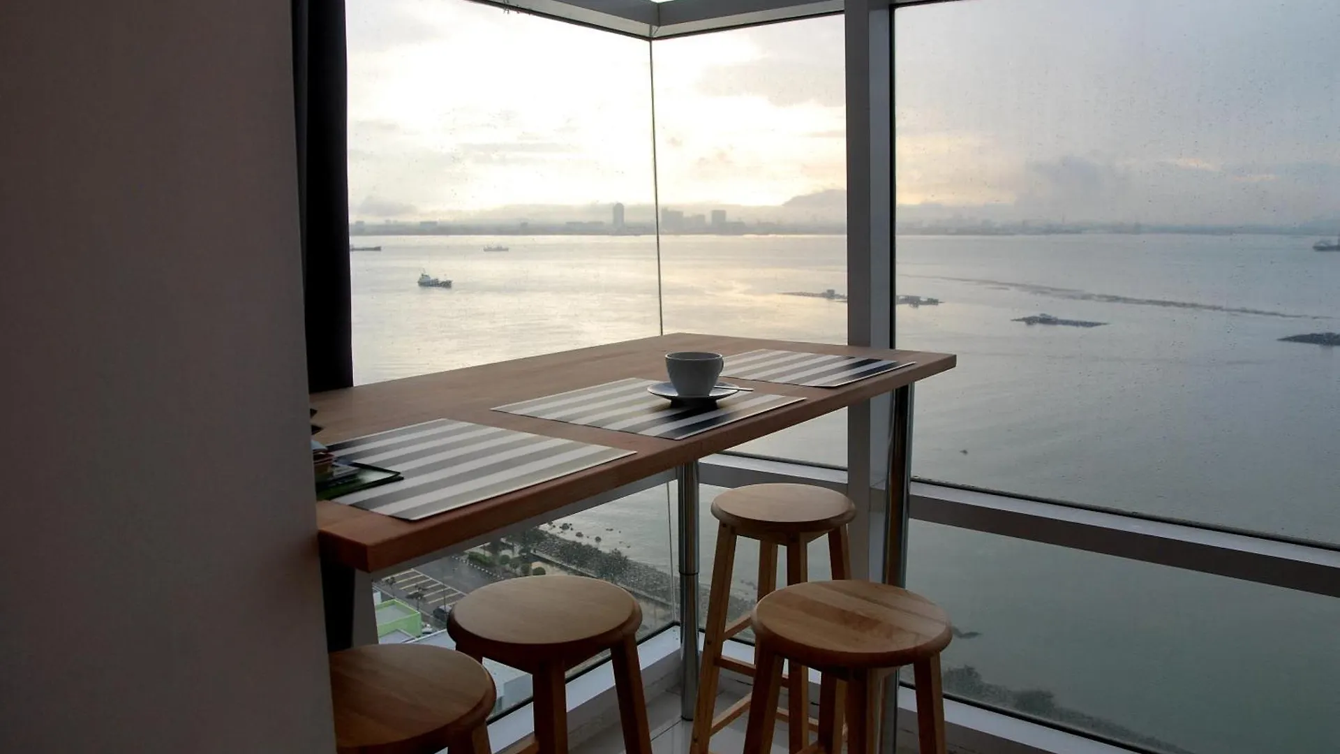 Maritime Luxury Suite Seaview Sunrise George Town