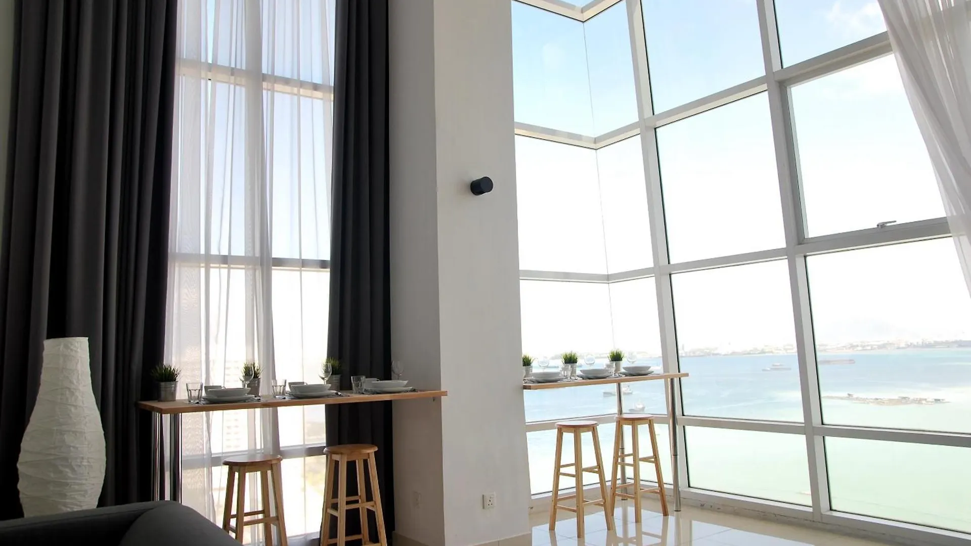 Apartment Maritime Luxury Suite Seaview Sunrise George Town
