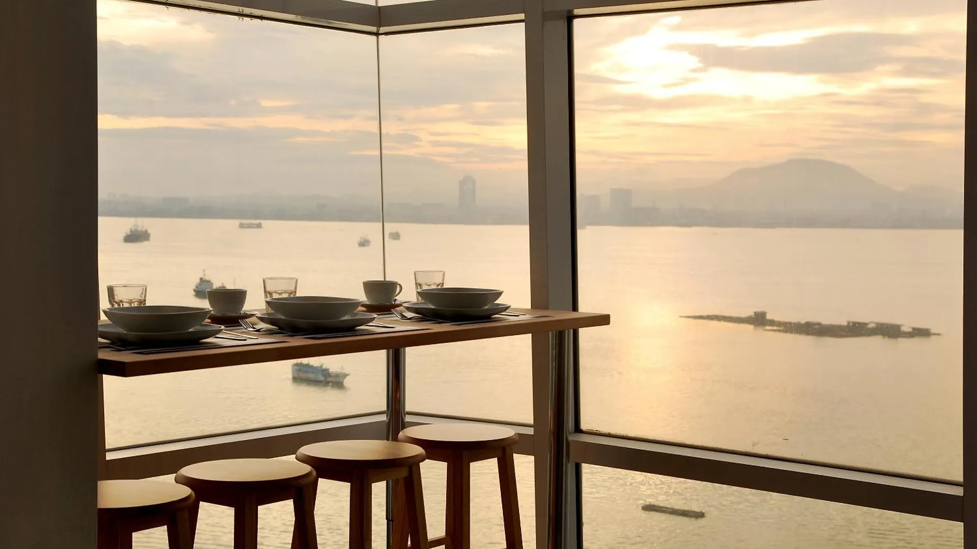 Apartment Maritime Luxury Suite Seaview Sunrise George Town Malaysia