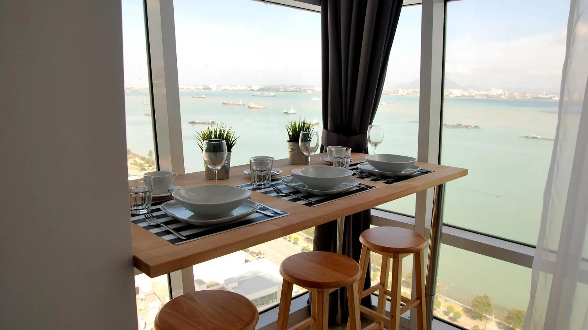 Apartment Maritime Luxury Suite Seaview Sunrise George Town