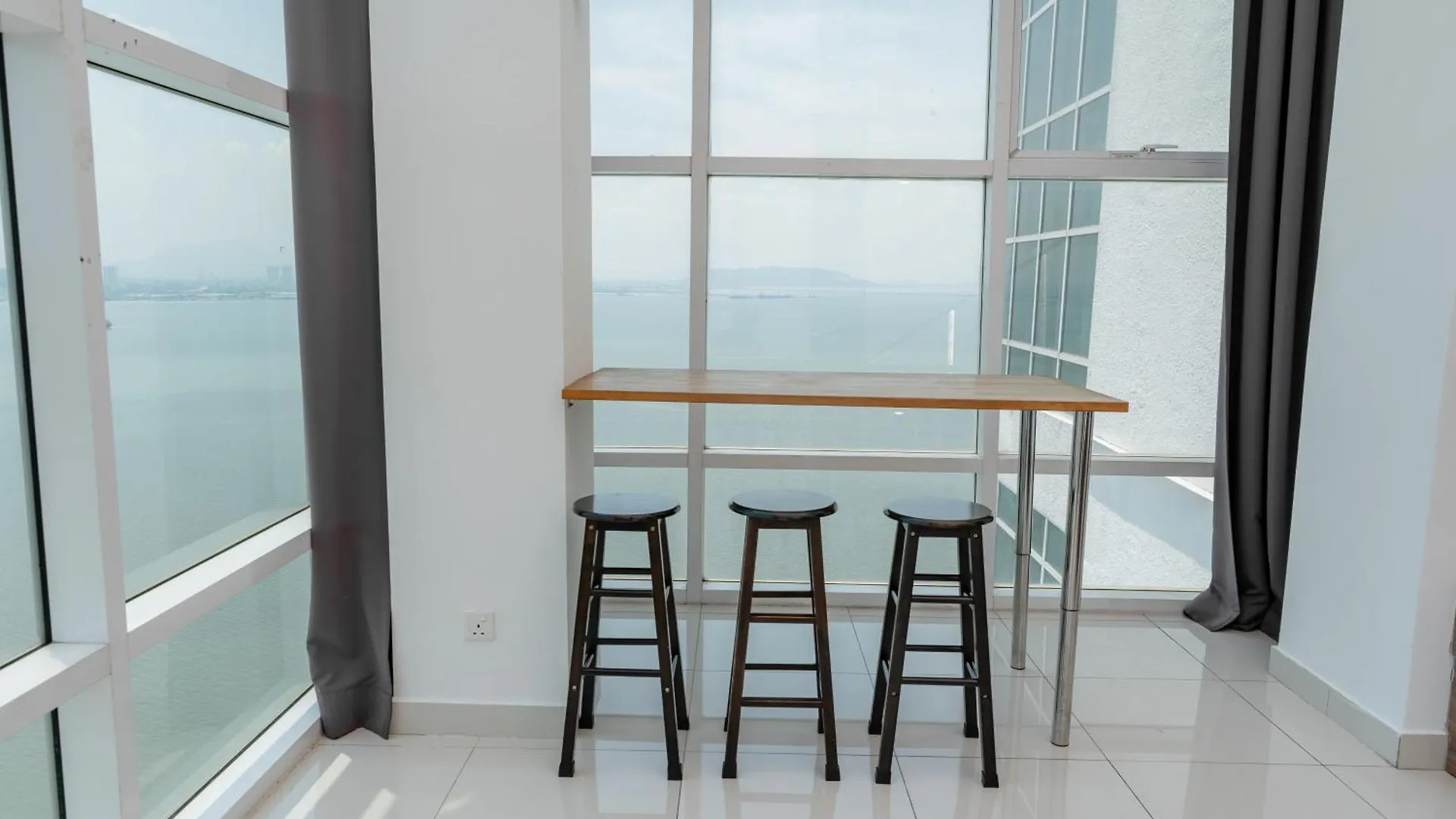 Maritime Luxury Suite Seaview Sunrise George Town